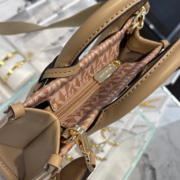 Michael Kors Mirella Extra-Small Ombré Logo Crossbody XBODY Shopper Bag
Camel - Picture 8 of 16